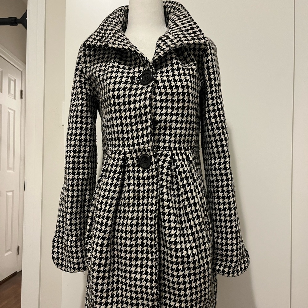 GORGEOUS VINTAGE HOUNDSTOOTH COAT LIMITED EDITION COLLAB W/ SARAH JESSICA PARKER